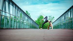 赌场里的“年龄层”分布：为什么老年人更容易沉溺于老虎机？（从年龄分布看赌场：老年人为何更易沉迷老虎机？）